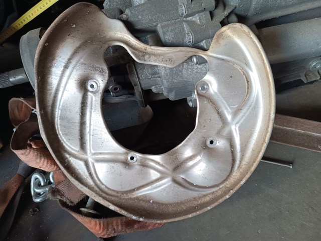 Кожух тормозного диска заднего левый 8W0615611A VAG