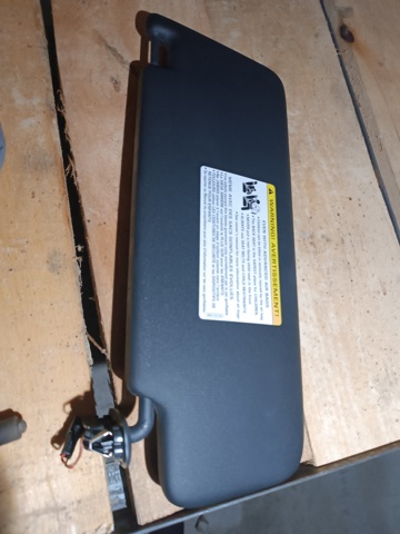8W0857552B7C0 VAG Солнцезащитный козырек купить в Кривой Рог