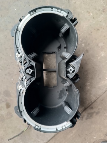 8W0862533A Подстаканник подлокотника центральной консоли купить Хмельницкий