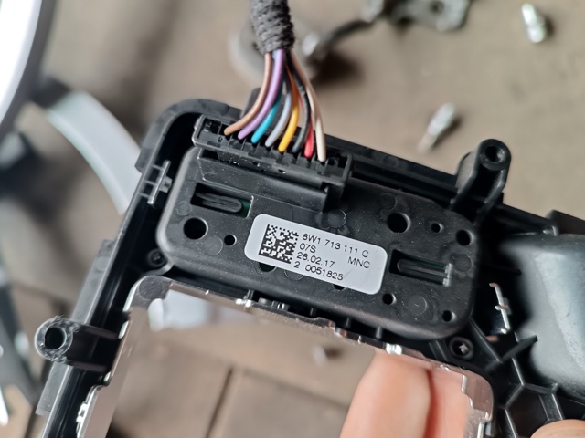 8W1713111C VAG Накладка консоли рычага переключения передач АКПП купить в Винница
