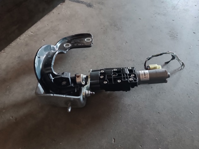 Амортизатор крышки багажника 8W9827851A VAG