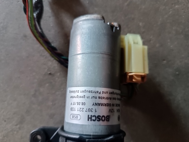 8W9827851A VAG Амортизатор багажника купить в Николаев
