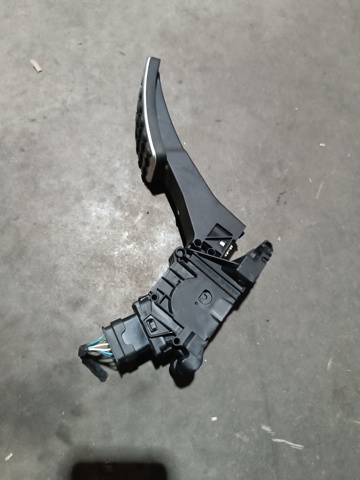 Педаль акселератора A1773001900 MERCEDES