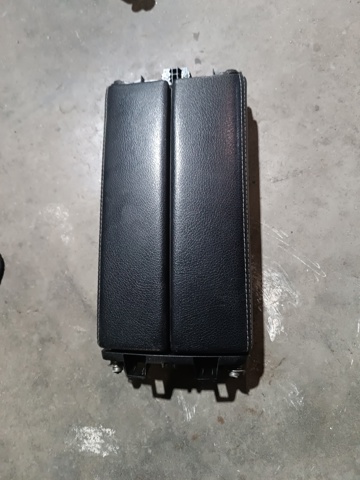 Подлокотник центральной консоли A17768066037C70 MERCEDES