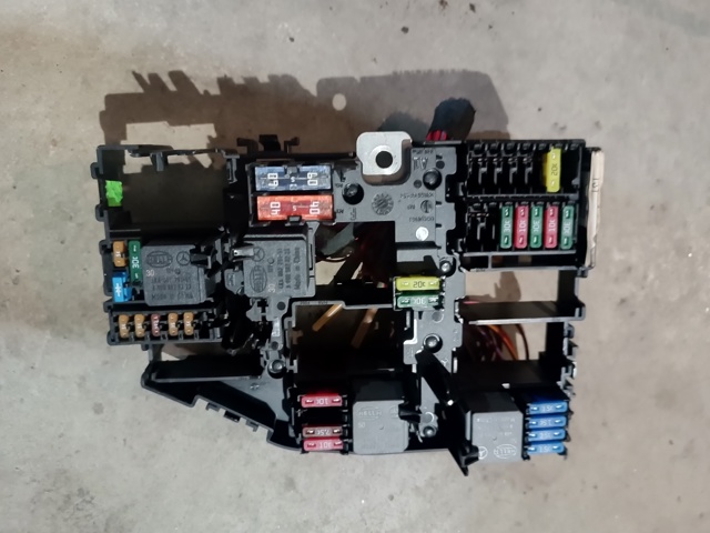 Монжатный блок реле A1779069601 MERCEDES