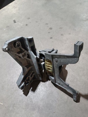 A2472405700 MERCEDES Правая подушка двигателя купить в Черновцы