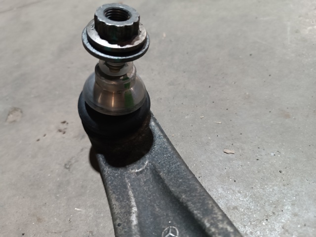A2473308802 MERCEDES Рычаг передней подвески нижний правый купить в Украина
