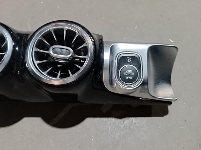 A2476805902 MERCEDES Молдинг (накладка) приборной панели "торпедо" правый купить в Николаев