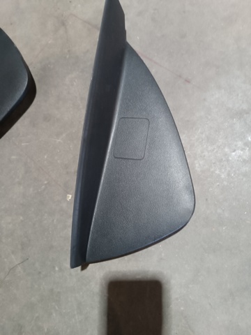 MERCEDES A24768901009051 Крышка боковая панели "торпедо", правая в наличии Украина