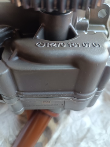MERCEDES A2701800700 Насос масляный в наличии Одесса