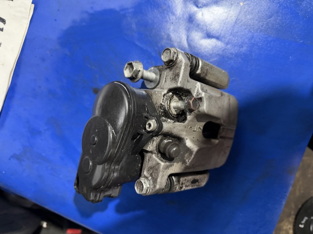 D40105MP1A NISSAN Суппорт тормозной задний левый купить в Сумы