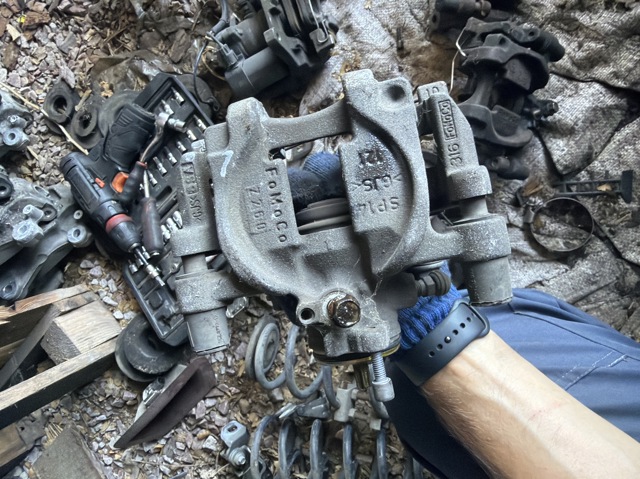 Тормозной суппорт задний левый DG9Z2553C FORD