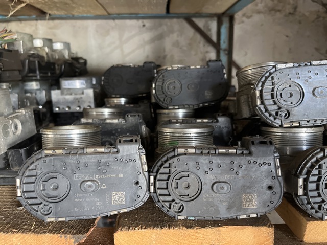 Заслонка воздушная DS7E9F991BB FORD