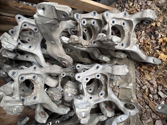 Цапфа поворотного кулака E1GZ5B758B FORD