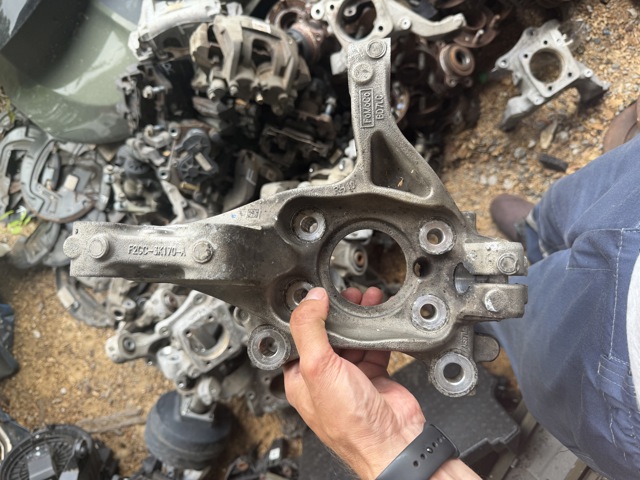 Ось передняя и поворотные кулаки F2GZ3K185A FORD