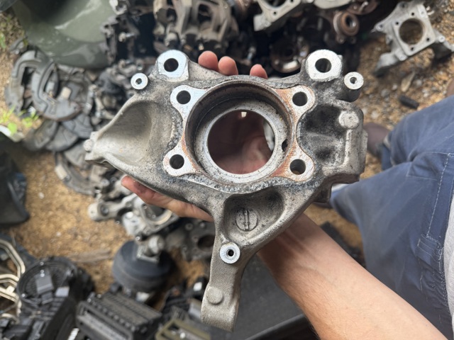 F2GZ3K185A FORD Цапфа передняя правая купить в Житомир