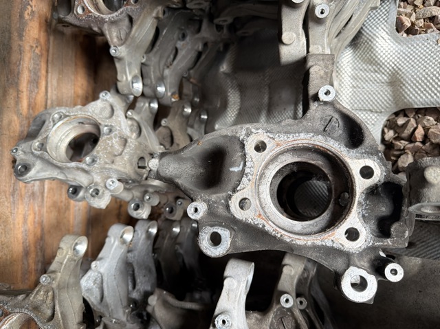 Цапфа поворотного кулака F2GZ3K186A FORD