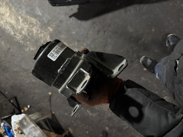 K2G36F012DA Правая подушка двигателя купить Ужгород