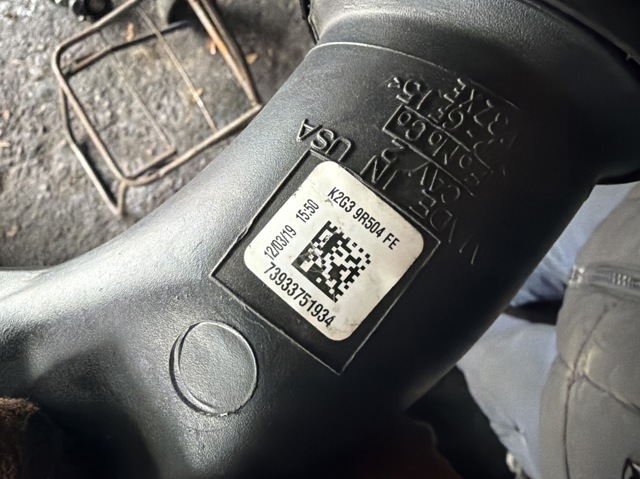 Патрубок воздушный, выход воздушного фильтра K2G39R504FE FORD