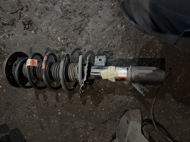 Передний правый амортизатор K2GC18045 FORD