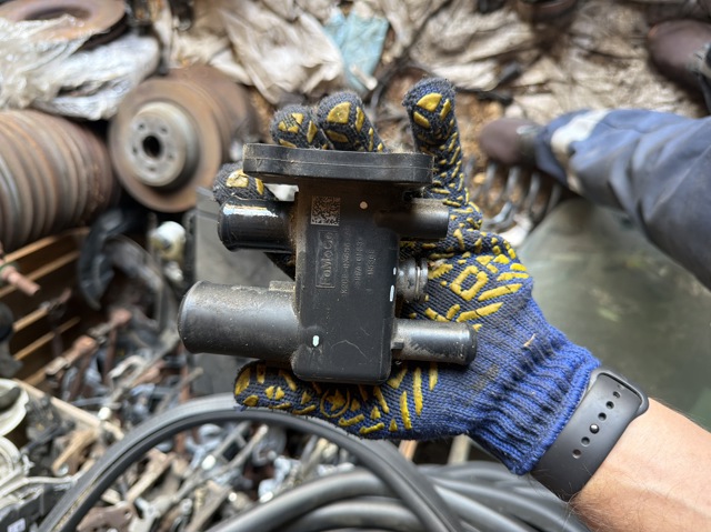 Фланец охлаждающей жидкости K2GE8K556AB FORD