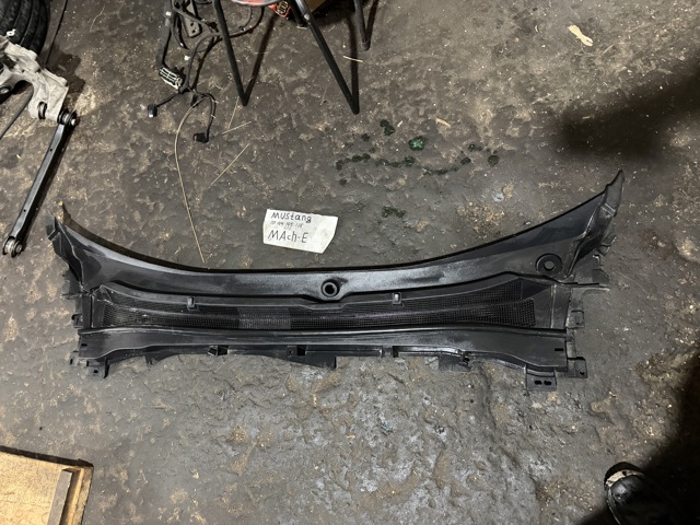 Водосток лобового стекла, жабо LJ8Z58018A16AA FORD