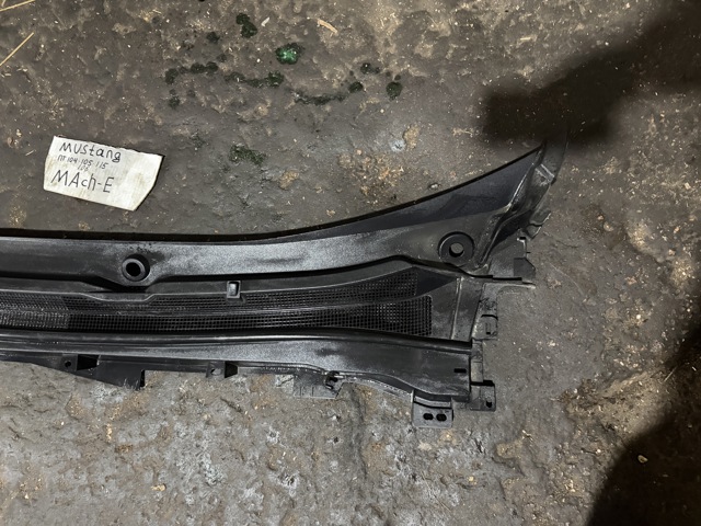 FORD LJ8Z58018A16AA Водосток лобового стекла, жабо в наличии Запорожье