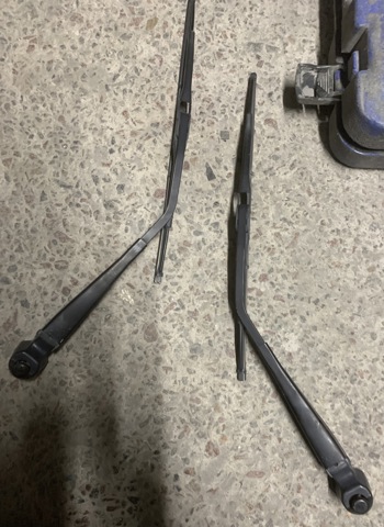 Поводок дворника заднего стекла BK2117C419BB FORD