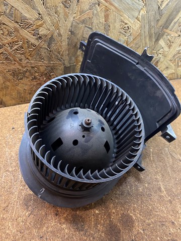 Мотор вентилятора печки (отопителя салона) 1H1820021