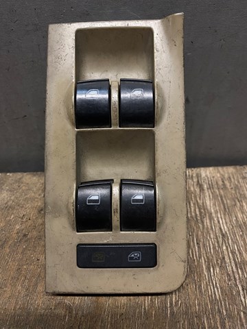 Кнопочный блок управления стеклоподъемником передний левый 4b0959851