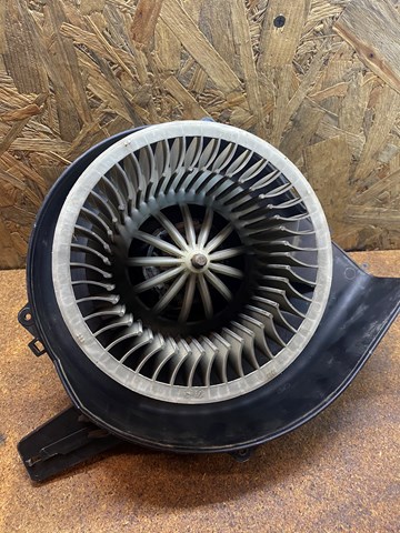 Мотор вентилятора печки (отопителя салона) 6Q1819015