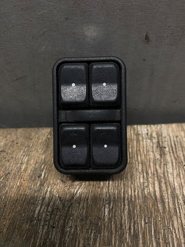 Кнопочный блок управления стеклоподъемником передний левый 90561086