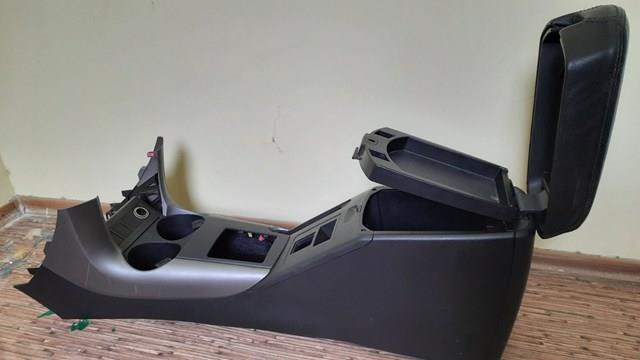 Крышка подлоктника 5890542020B0 TOYOTA