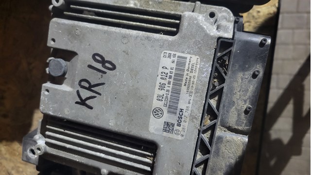 Компьютер двигателя 03L906012P VAG