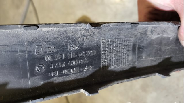 Накладка бампера переднего 1U0807717C VAG