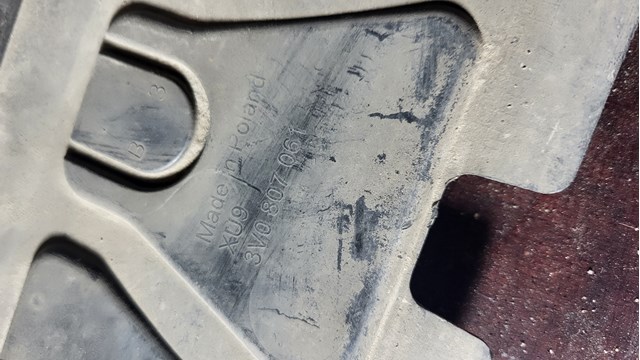 Защитная губа бампера переднего 3V0807061 VAG