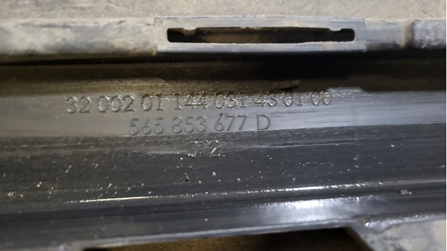 565853677D VAG Решетка радиатора купить в Чернигов
