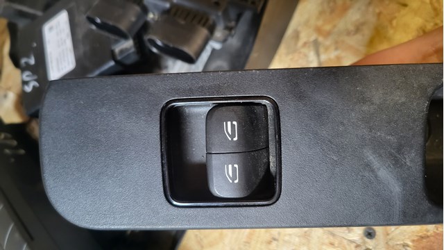 Кнопки переднего правого стекло подъёмника 9079054507 MERCEDES