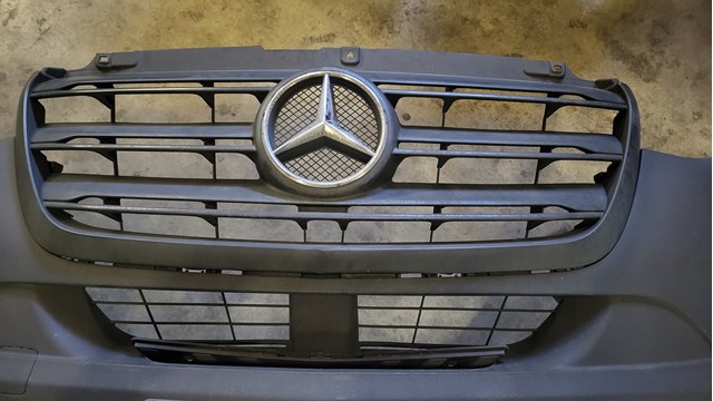 MERCEDES 9108852600 Решетка радиатора в наличии Черновцы