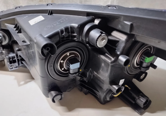 260105R00A NISSAN Фара правая купить в Черкассы