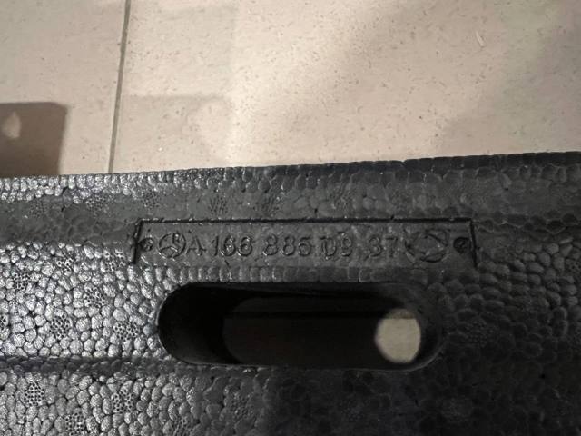 Абсорбер бампера переднего A1668850937 MERCEDES