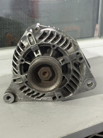 Генератор автомобильный Audi A8 D3