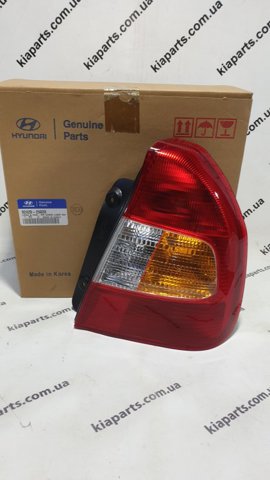 Правый стоп-сигнал 9242025020 HYUNDAI