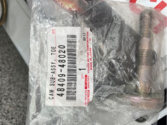 48409-48020 Toyota Болт крепления заднего развального рычага