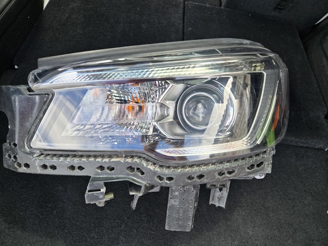 Фара дальнего света в сборе 84001SJ070 SUBARU