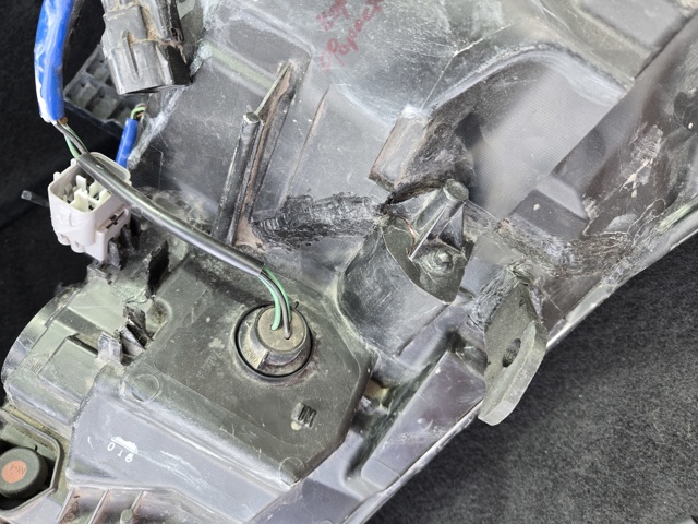 SUBARU 84001SJ070 Левая фара в наличии Черновцы