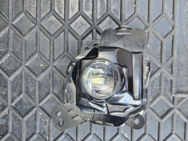 Противотуманка правая GHP951680A MAZDA