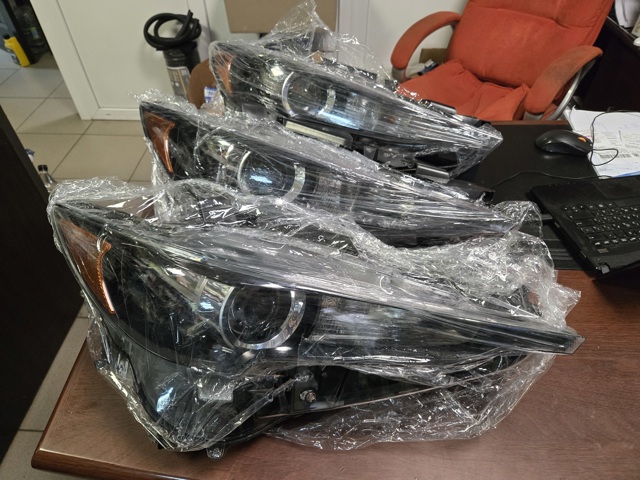 Правая блок фара KL2J51031C MAZDA