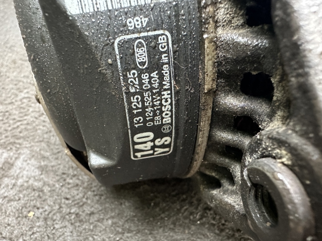 Автомобильный генератор 0124525046 BOSCH