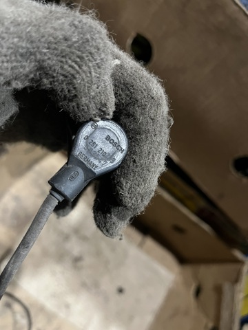 Датчик частоты вращения коленвала 0261210239 BOSCH